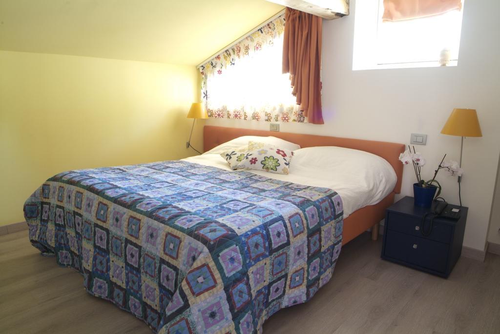 Roisan Chambres D'Hotes Nuits De Reve מראה חיצוני תמונה