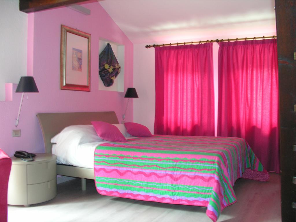 Roisan Chambres D'Hotes Nuits De Reve מראה חיצוני תמונה