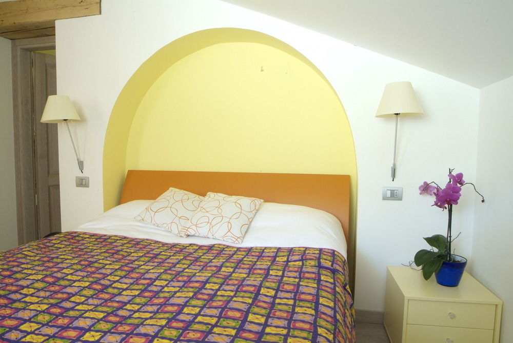 Roisan Chambres D'Hotes Nuits De Reve מראה חיצוני תמונה