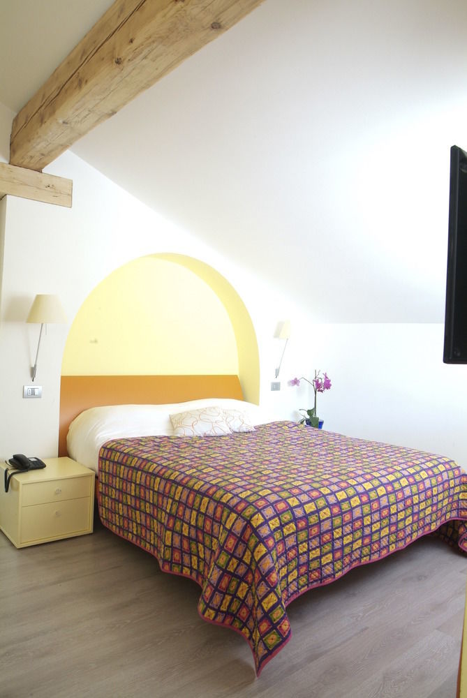 Roisan Chambres D'Hotes Nuits De Reve מראה חיצוני תמונה
